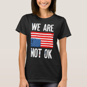 We zijn niet ok ondersteboven de Amerikaanse vlag T-shirt