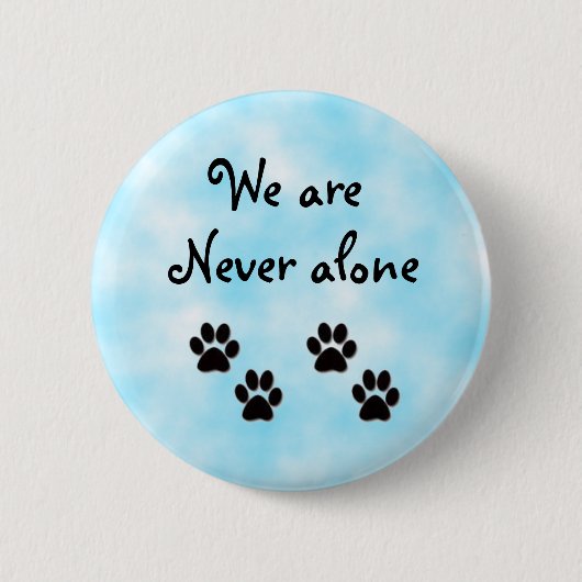 We zijn nooit alleen. ronde button 5,7 cm (Voorkant)