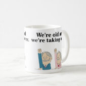 "We zijn oud en we nemen het over." Mok (Voorkant rechts)