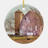Weathered Barn & Silo op Cornfield Keramisch Ornament (Achterkant)