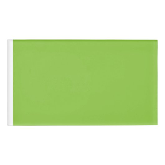 Website met een groene achtergrond en witte rand naambadge (Voorkant)