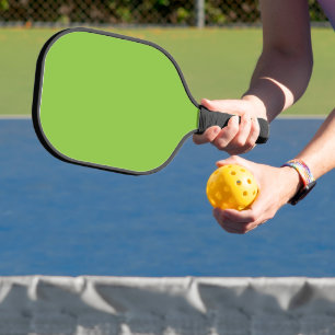 Website met een groene achtergrond en witte rand pickleball paddle