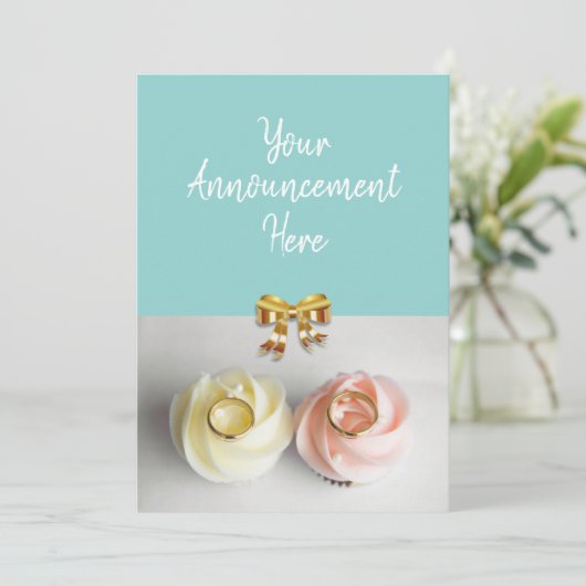 Weddenschap Cupcakes getoverd met bruiloft Aankondiging (Staand voorkant)