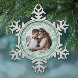Weddenschap Eerste Kerstfeest Foto Aangepaste naam Tin Sneeuwvlok Ornament