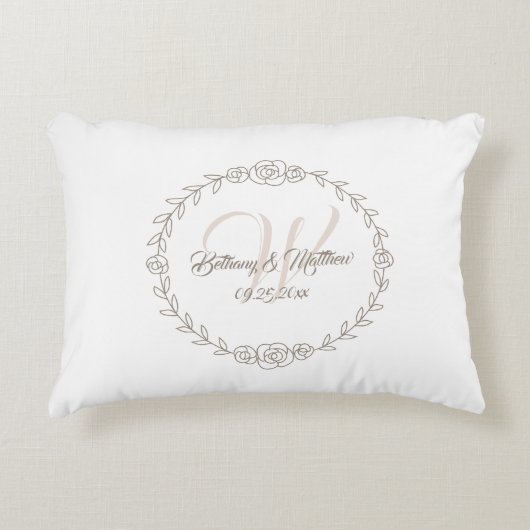 Weddenschap Roos Vine Wreath Monogram Taupe Accent Kussen (Voorkant)