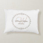 Weddenschap Roos Vine Wreath Monogram Taupe Accent Kussen (Achterkant)