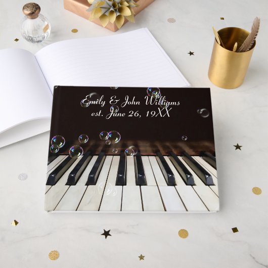 Wedding Anniversary Bubbles on Piano Keys Gastenboek (Voorkant open)