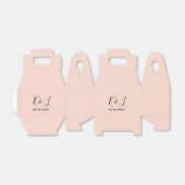 Wedding couple name letter date red pastel backgro bedankdoosjes (Uitgevouwen)