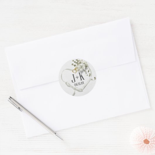 Wedding Heart Ribbon met Monogram Ronde Sticker (Envelop)