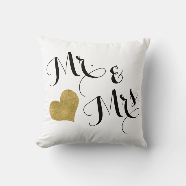Wedding Mr. & Mrs Black Script Gold Heart Kussen (Voorkant)
