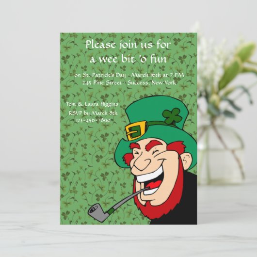 Wee Bit 'o Fun St. Patrick's Party Invitation (Debout devant)