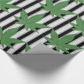 Weed Leaf Green op Black White Stripe Cadeaupapier (Hoek)