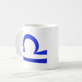 Weegschaal in blauw koffiemok (Voorkant links)