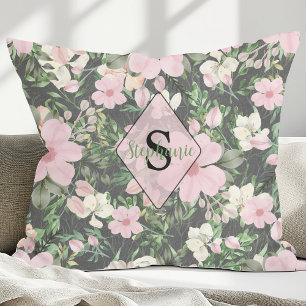 weelderig roze botanisch monogram kussen