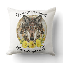 Weelderige Boho Wolf met Gele Bloemen