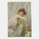 weelderige dame speels plagen haar puppy hond theedoek (Verticaal)