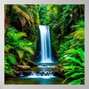 Weelderige Tropische Waterval Omringd door Groen Poster