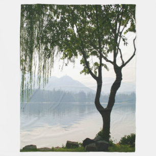 Weeping Willow Mountain Uitzicht Fleece Deken