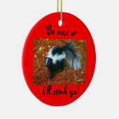 Wees aardig, anders stink ik je. keramisch ornament (Rechts)