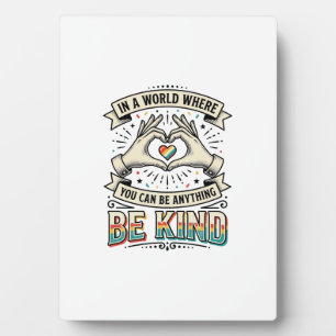 Wees Aardig Regenboog Hart Handen Vintage T-Shirt Fotoplaat