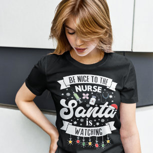 Wees aardig tegen de zuster die de kerstman kijkt t-shirt