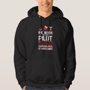 Wees aardig voor de piloot, Sinterklaas kijkt naar Hoodie