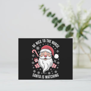Wees aardig voor de verpleegster, Kerstman kijkt t Feestdagenkaart