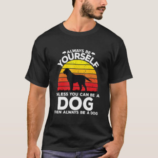 Wees altijd jezelf, tenzij je dan een hond kunt zi t-shirt
