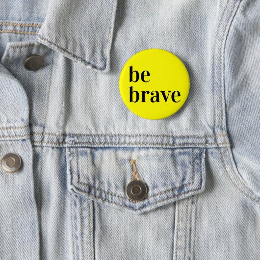 Wees Brave Button Geel (In situ)