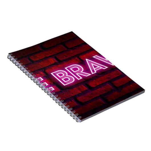 Wees dapper inspirerend quote neon effect text op notitieboek (Rechterzijde)