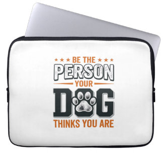 Wees de Persoon die je Hond Denkt dat je Bent T-sh Laptop Sleeve