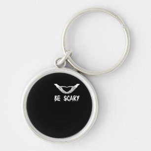 Wees een enge Halloween-skelet over hart Sleutelhanger