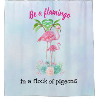 Wees een Flamingo in een kudde duiven