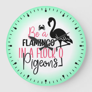 Wees een flamingo in een kudde duiven grote klok