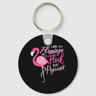 Wees een flamingo in een kudde duiven voor een ont sleutelhanger