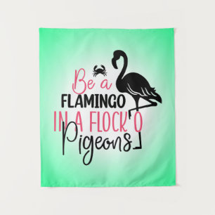 Wees een flamingo in een kudde duiven wandkleed