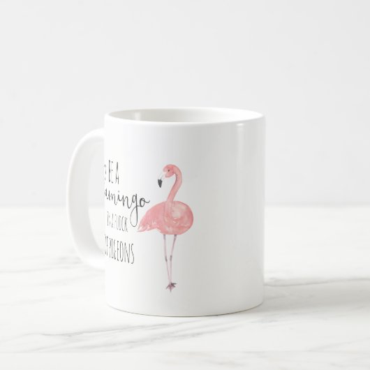 Wees een Flamingo in een kudde van duiven Mok (Voorkant links)
