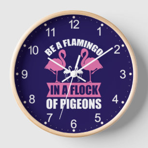 Wees een flamingo in een zwerm duiven