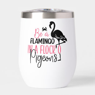 Wees een flamingo in een zwerm duiven-27308
