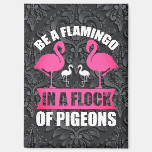 Wees een flamingo in een zwerm duiven magneet