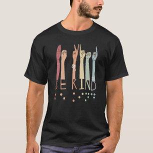 Wees een soort gebarentaal brailletaal met een vis t-shirt