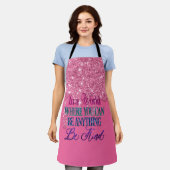 Wees een soort roze druppelaar schort (Gedragen)