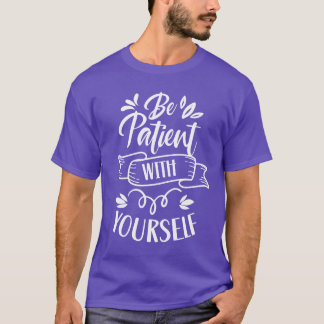 Wees Geduldig Met Je Eigen Liefde Liefhebbende vri T-shirt