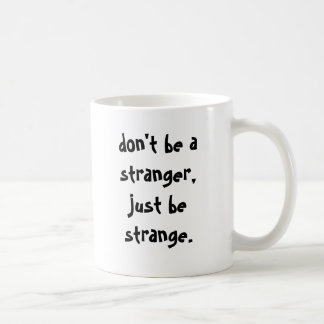 Wees geen vreemdeling, wees gewoon raar. koffiemok