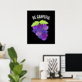 Wees Grappige Grape Bunch Pun Dark BG Poster (Thuiskantoor)