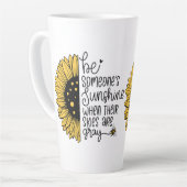 Wees iemands zonneschijn als de lucht grijs is latte mok (Linkerhoek)