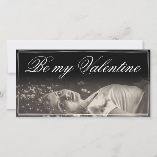 Wees mijn Valentijn - liegende jonge vrouw (Voorkant)