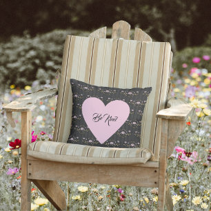 Wees roze hart op kleine Rozen en zwarte strepen Kussen