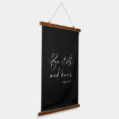 Wees stil en weet het hangend wandkleed (Gebogen)