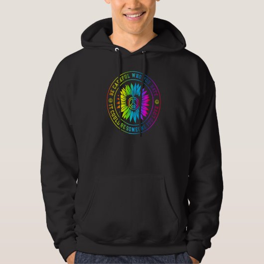 Wees voorzichtig met wie je haat... het kan iemand hoodie (Voorkant)